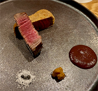 徳島産のミルクアイスに焼き芋の粉を加え広島産レモンで味付